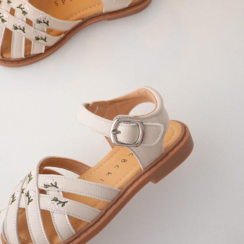 Unishuni-Baby-Girls-Sandals-Children-s-Spring-Summer-Shoes-Kids-Hollow-Out-Embroidery-Floral-Sandal-Retro-4
